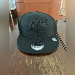 NWT Tampa Bay New Era Black on Black 9FIFTY Snapback Hat